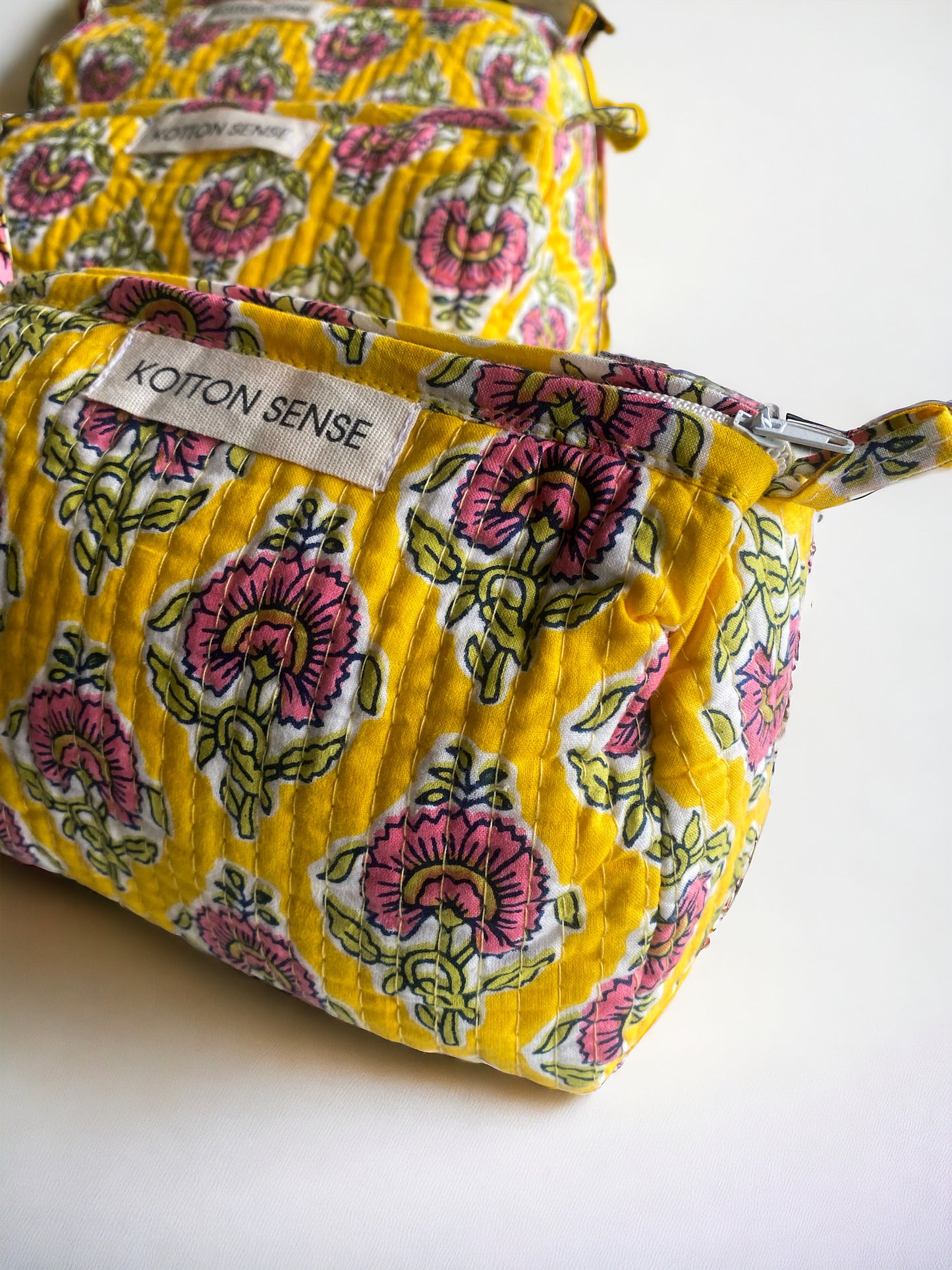 Mango Daisy - Travel pouch - Set of three