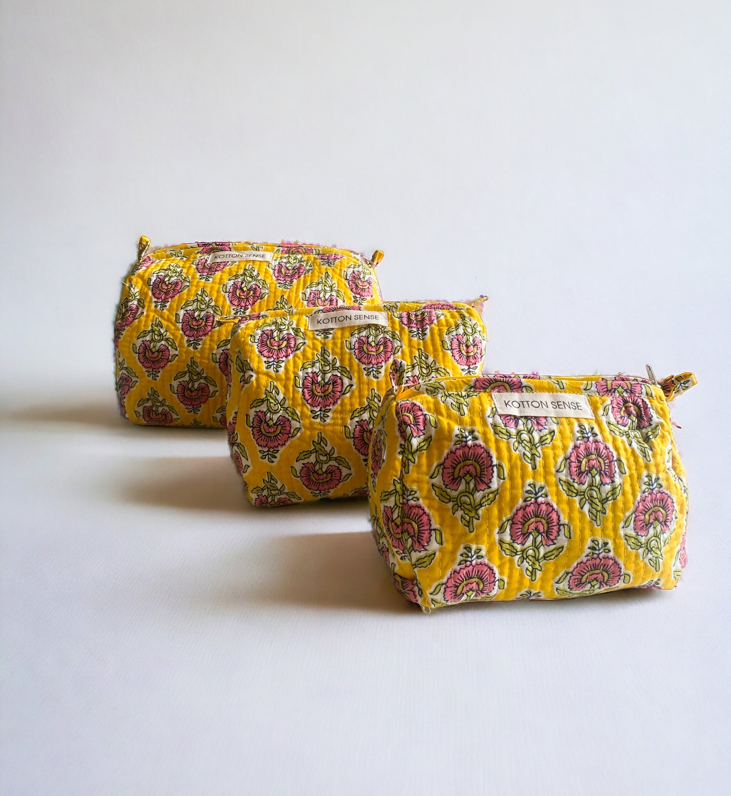 Mango Daisy - Travel pouch - Set of three